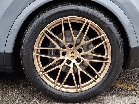 Certified 2024 Porsche Cayenne image 13