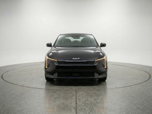 Used 2025 Kia K4 LXS image 2