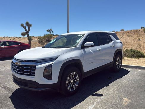 Used 2025 Chevrolet Equinox LT FWD image 3