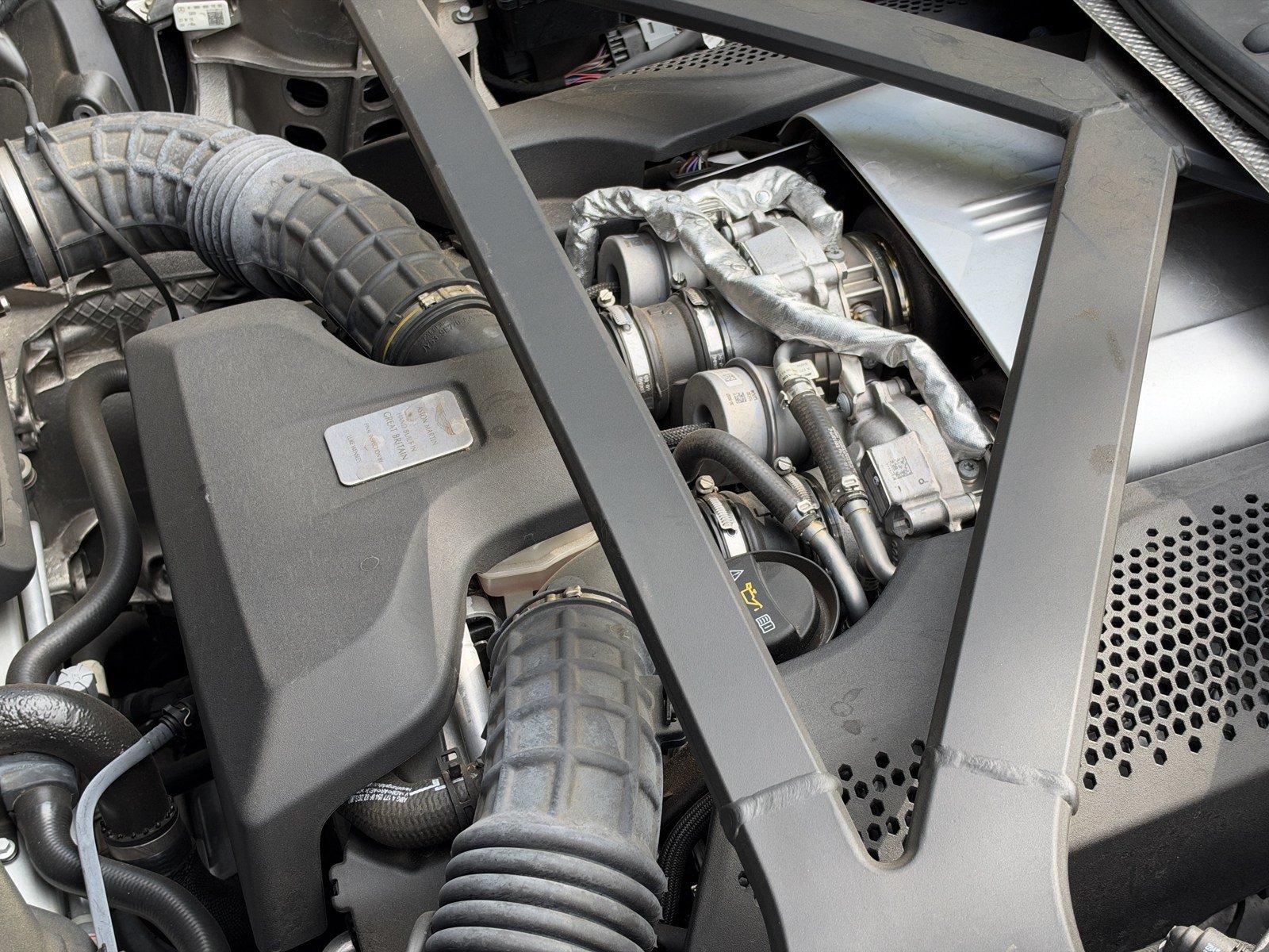 Used 2023 Aston Martin DB11 Coupe RWD image 18