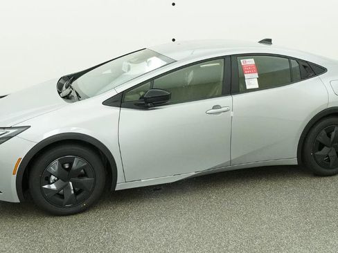 New 2026 Toyota Prius Plug-In Hybrid FWD image 5