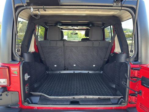 Used 2012 Jeep Wrangler Unlimited Sport AWD/4WD image 10