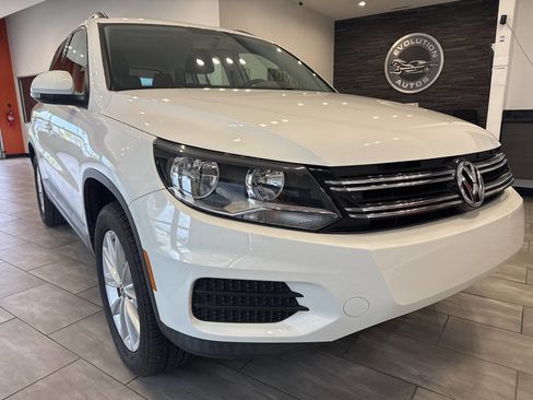 Used 2017 Volkswagen Tiguan Limited w/ Premium Package FWD image 1