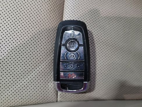 Used 2022 Lincoln Corsair AWD w/ Premium Package image 32