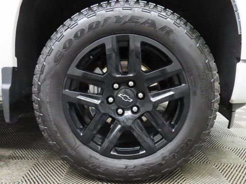 Used 2025 Chevrolet Silverado 1500 RST w/ Z71 Off-Road Package image 8