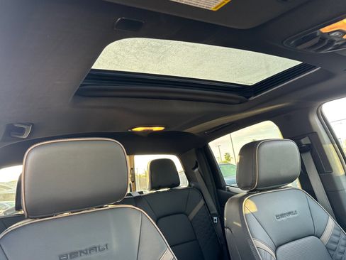 New 2026 GMC Canyon Denali image 16