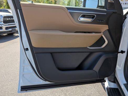 New 2026 INFINITI QX80 Luxe w/ Exterior Package RWD image 11