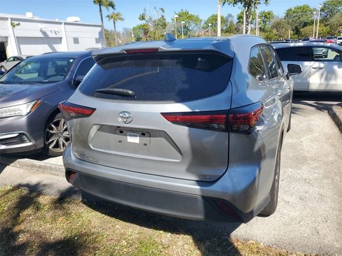 Used 2023 Toyota Highlander XLE image 8