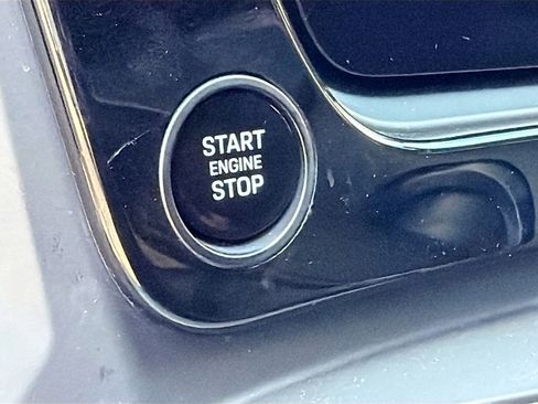 Used 2025 Porsche Cayenne Coupe image 37