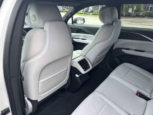 Used 2024 Cadillac Lyriq Luxury RWD image 2