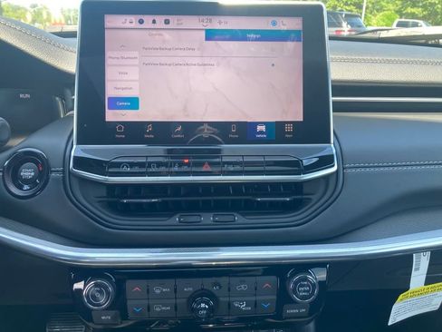 New 2024 Jeep Compass Limited w/ High Altitude Package image 19