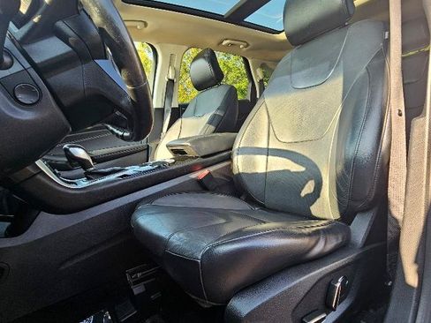 Used 2018 Ford Edge Titanium w/ Equipment Group 301A AWD/4WD image 14