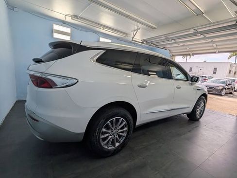 Used 2023 Buick Enclave Essence image 13