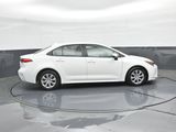 Used 2023 Toyota Corolla LE image 3