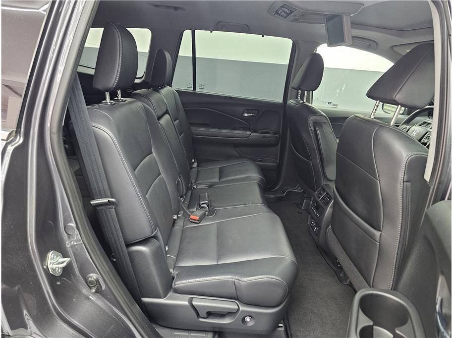 Used 2017 Honda Pilot Touring image 15