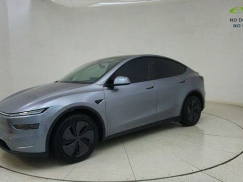 Used 2026 Tesla Model Y 2WD image 65