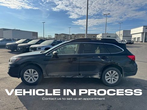 Used 2019 Subaru Outback 2.5i Premium image 6