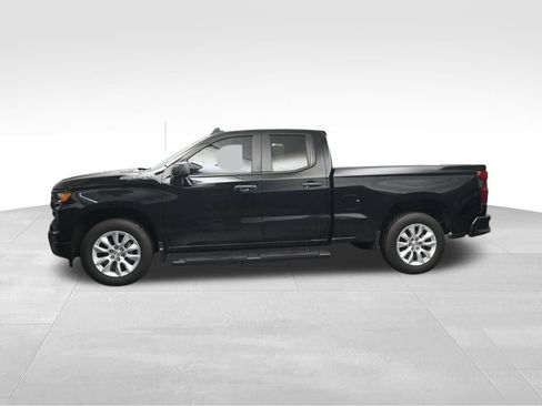 Used 2025 Chevrolet Silverado 1500 Custom RWD image 2