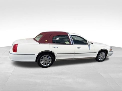 Used 2004 Lincoln Town Car Ultimate RWD image 26