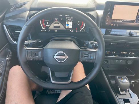 Used 2025 Nissan Rogue SL image 13