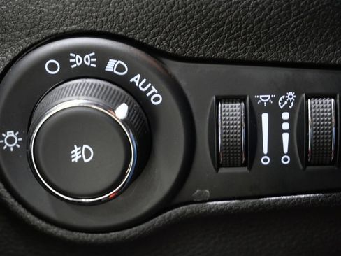 Used 2023 Jeep Compass Trailhawk AWD/4WD image 14