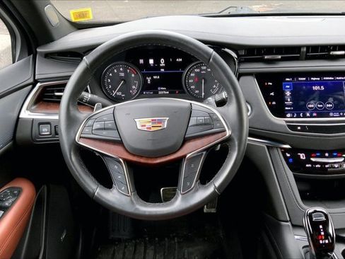 Used 2023 Cadillac XT5 Sportv w/ Technology Package AWD/4WD image 4