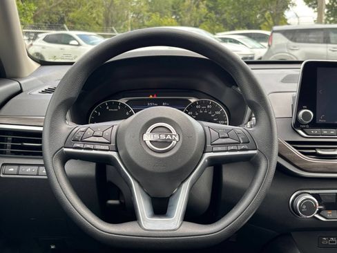 Used 2025 Nissan Altima 2.5 SV FWD image 28