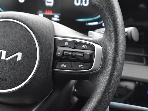 Used 2025 Kia Sportage LX image 18