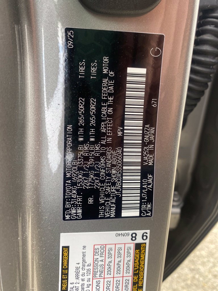 Used 2025 Lexus GX 550 w/ Accessory Package (2T) AWD/4WD image 29