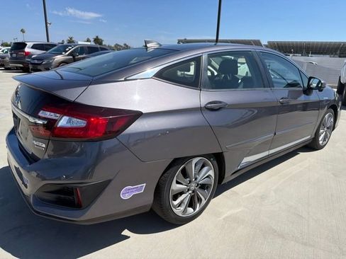 Used 2018 Honda Clarity Touring image 2
