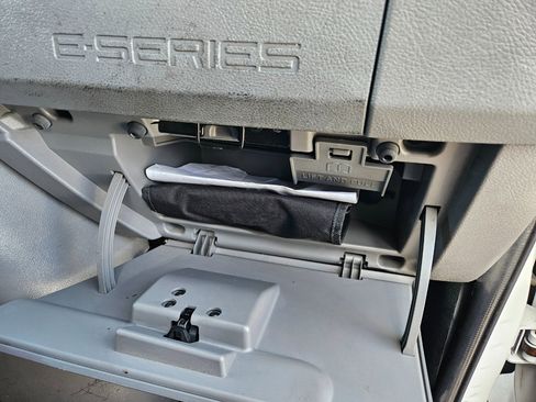 Used 2012 Ford E-150 and Econoline 150 E-150 H.D. image 17