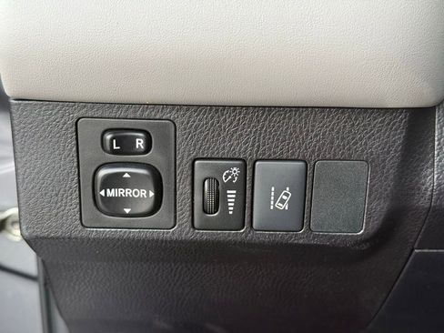 Used 2017 Toyota RAV4 XLE image 8