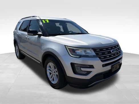 Used 2017 Ford Explorer XLT w/ Equipment Group 202A FWD image 1