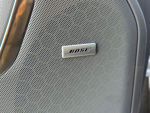 Used 2021 GMC Yukon SLT w/ SLT Premium Package image 16