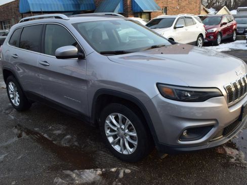 Used 2019 Jeep Cherokee Latitude w/ Popular Appearance Group FWD image 5