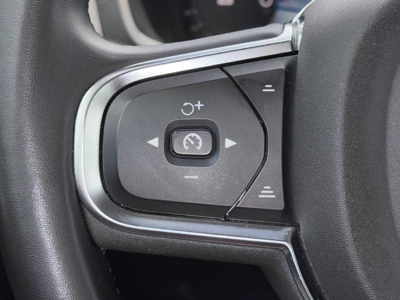 Used 2024 Volvo S60 B5 Core FWD image 9