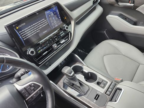 Used 2022 Toyota Highlander Limited image 40