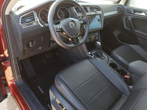 Used 2021 Volkswagen Tiguan SE w/ Panoramic Sunroof Package image 20