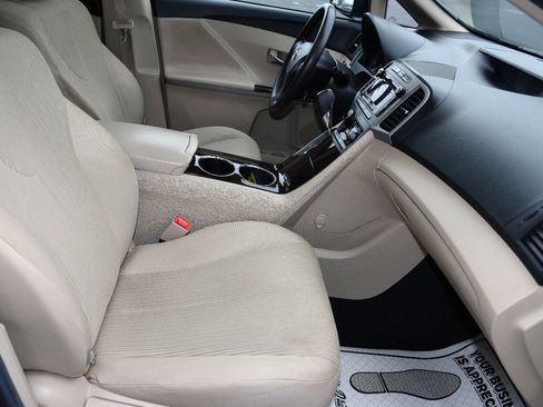 Used 2011 Toyota Venza AWD w/ Convenience Pkg image 22
