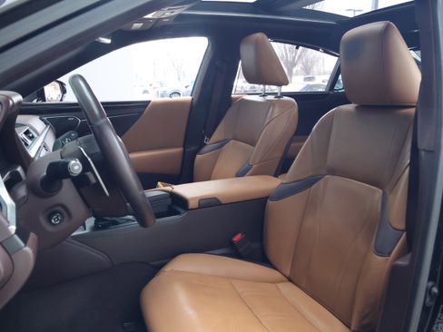 Used 2019 Lexus ES 350 Ultra Luxury w/ Accessory Package 2 image 33