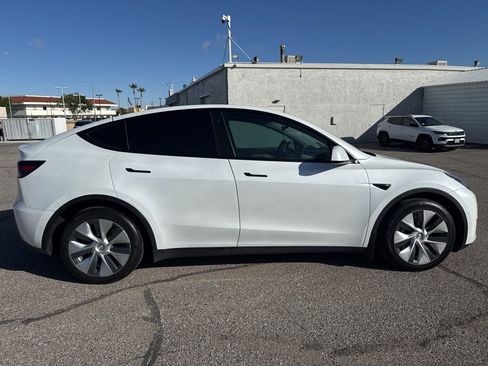 Used 2020 Tesla Model Y Long Range image 8