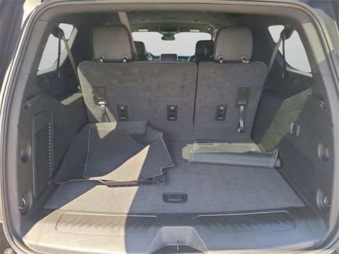 Used 2024 GMC Yukon XL SLT image 11