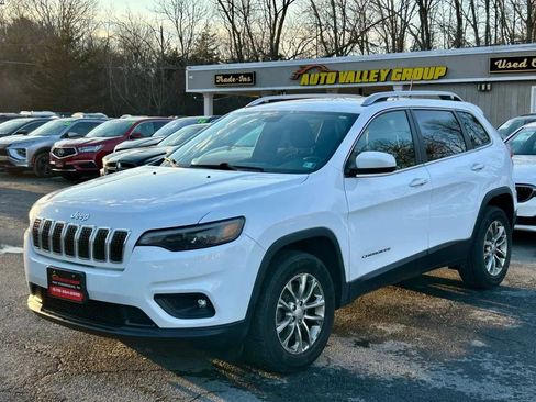 Used 2019 Jeep Cherokee Latitude Plus w/ Cold Weather Group image 4