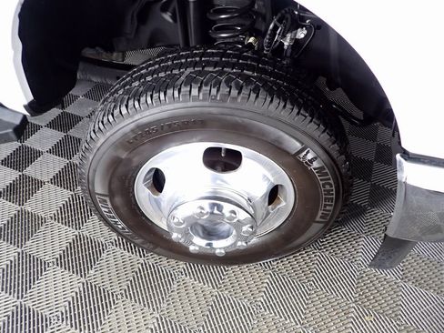 Used 2024 Ford F350 Lariat w/ FX4 Off-Road Package image 37