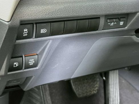 Certified 2024 Toyota Sienna XLE AWD/4WD image 19