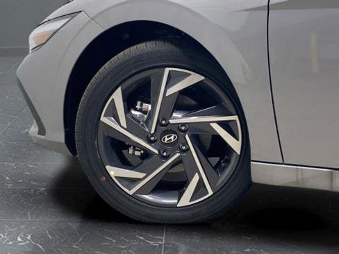 New 2026 Hyundai Elantra Limited image 29