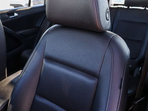 Used 2016 Volkswagen Tiguan S image 23