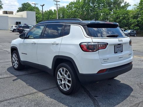Used 2025 Jeep Compass Limited AWD/4WD image 4