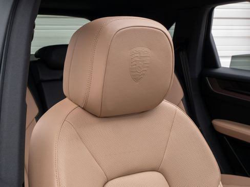 New 2026 Porsche Cayenne AWD/4WD image 30