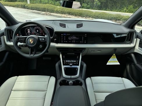 New 2025 Porsche Cayenne image 25